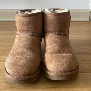 Ugg Mini color chestnut size 7